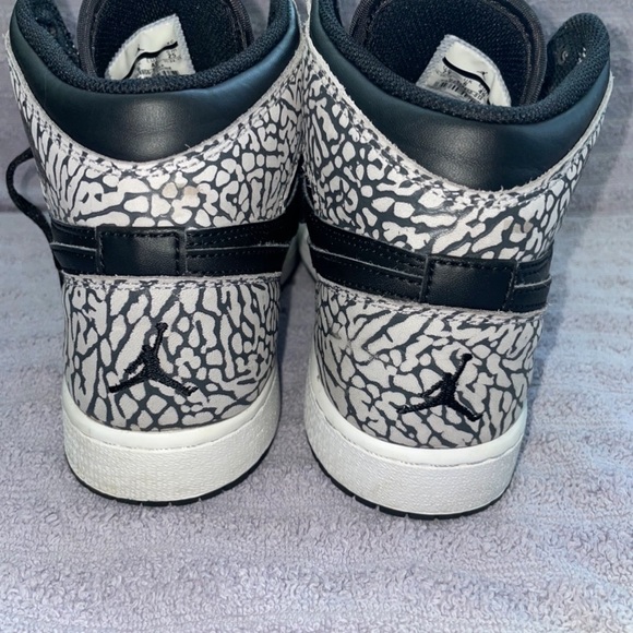 Nike air Jordan 1 Retro “black elephant print” sz7 youth - Picture 3 of 5